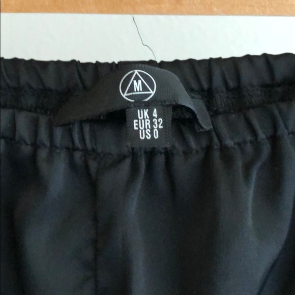 Missguided Ruffle Shorts - Picture 3 of 3